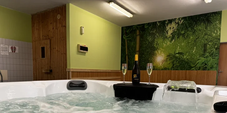 2 hod. privátní finské sauny a vířivky s láhví prosecca pro 2 osoby