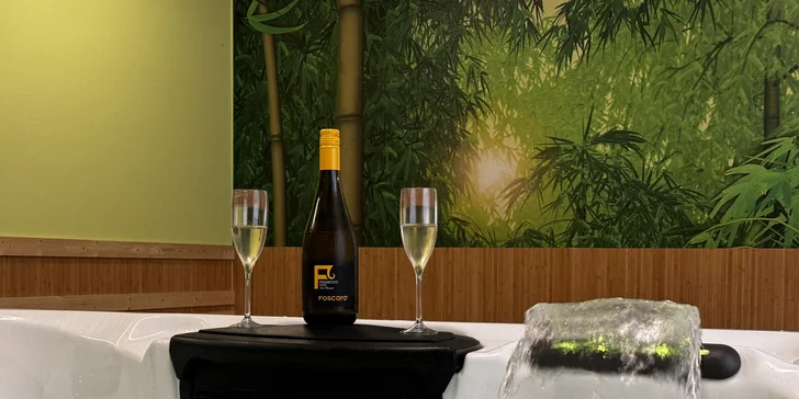 2 hod. privátní finské sauny a vířivky s láhví prosecca pro 2 osoby