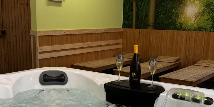 2 hod. privátní finské sauny a vířivky s láhví prosecca pro 2 osoby