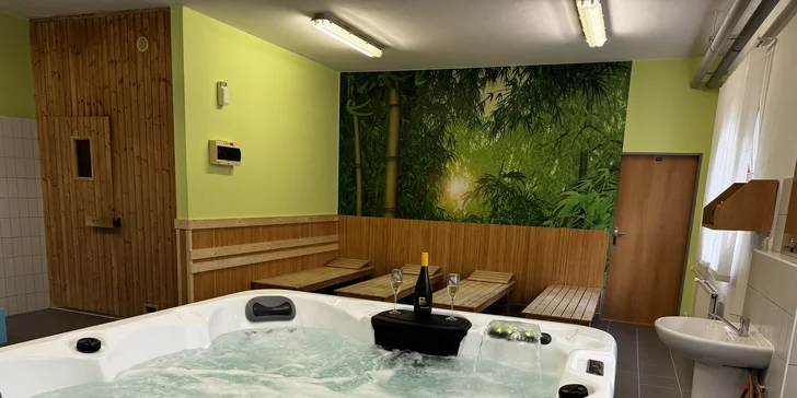 2 hod. privátní finské sauny a vířivky s láhví prosecca pro 2 osoby