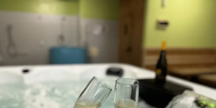 2 hod. privátní finské sauny a vířivky s láhví prosecca pro 2 osoby