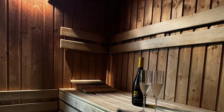 2 hod. privátní finské sauny a vířivky s láhví prosecca pro 2 osoby