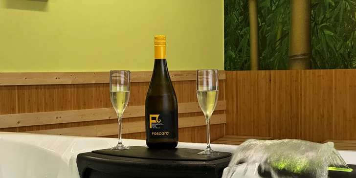 2 hod. privátní finské sauny a vířivky s láhví prosecca pro 2 osoby