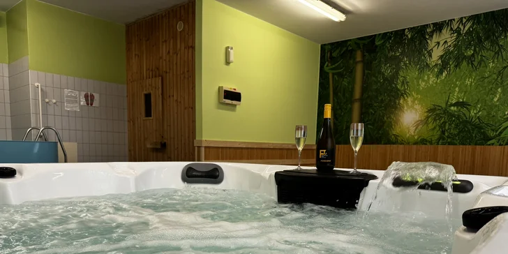 2 hod. privátní finské sauny a vířivky s láhví prosecca pro 2 osoby