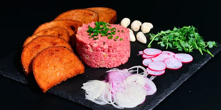 Tatarák z hovězího zadního vč. topinek pro jednoho i pro partu: 250-1000 g