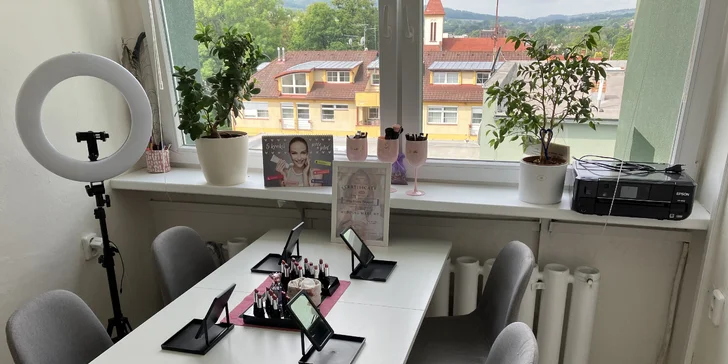 Kurz líčení jen pro vás nebo skupinu až 4 osob: práce s líčidly a štětci, zaručené triky i občerstvení