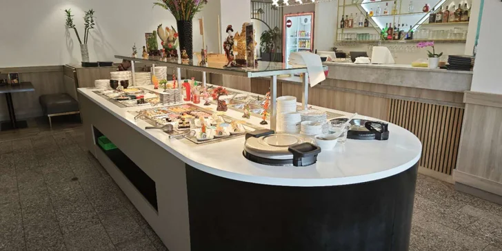 2hodinové all you can eat s obsluhou: sushi a asijské speciality v bistru v Nových Butovicích