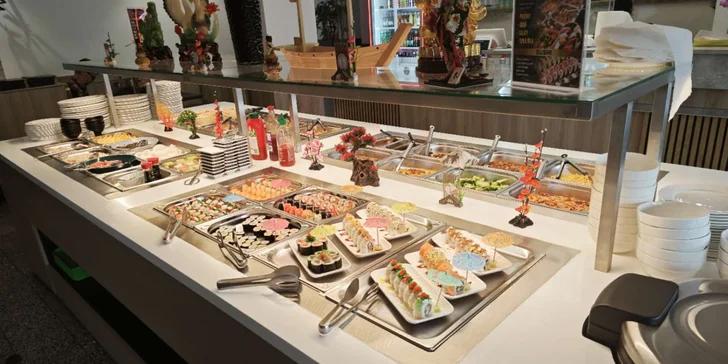2hodinové all you can eat s obsluhou: sushi a asijské speciality v bistru v Nových Butovicích