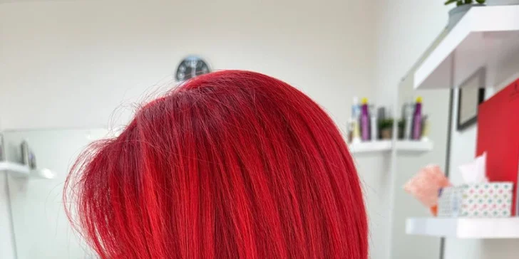 Dámský střih pro všechny délky vlasů s foukanou a závěrečným stylingem