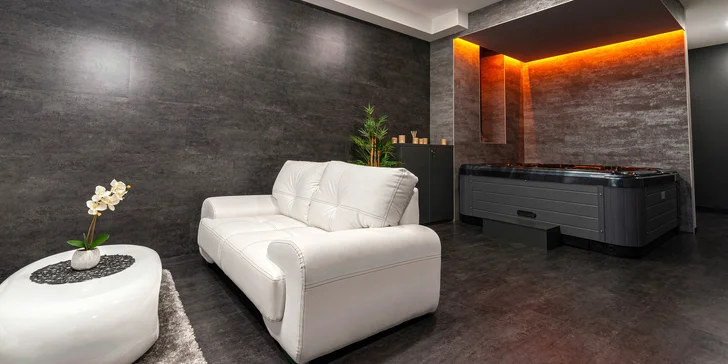 Noc v privátním wellness apartmánu pro 2 osoby: vířivka, finská sauna i sekt
