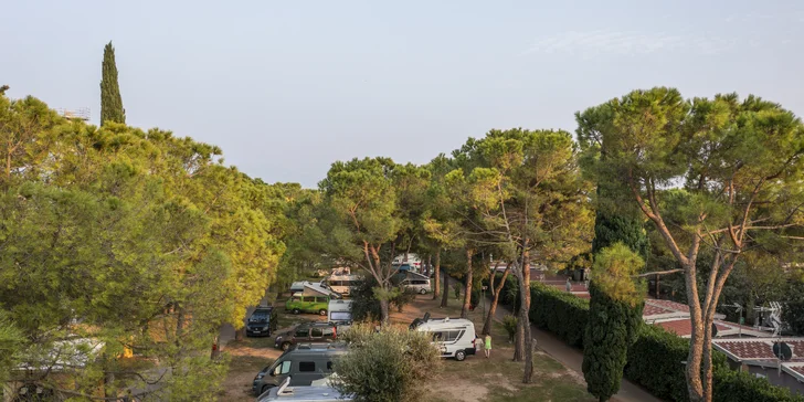 Mobilní domky u Lago di Garda: neomezeně bazén, možnost polopenze i animační program