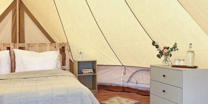 Glampingové stany s vlastní terasou v oblíbeném wellness resortu