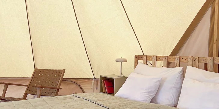 Glampingové stany s vlastní terasou v oblíbeném wellness resortu