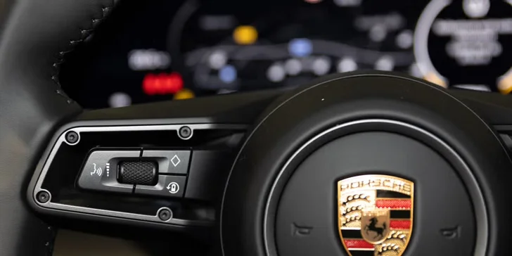 Elektrické Porsche Taycan Cross Turismo 4s: spolujízda i řízení