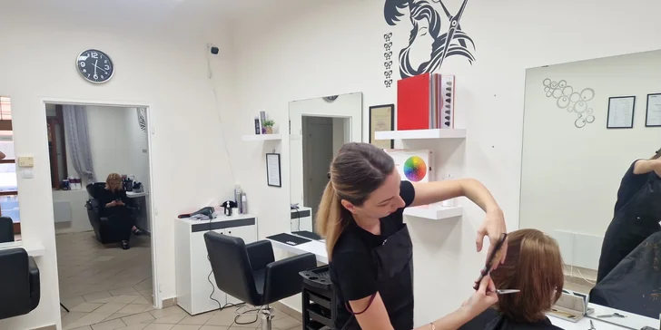 Dámský střih pro všechny délky vlasů s foukanou a závěrečným stylingem