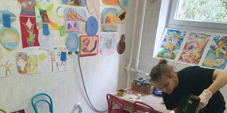 Kurz vyrábění z epoxidové pryskyřice - prkénka, podtácky, obrazy moře či abstrakce