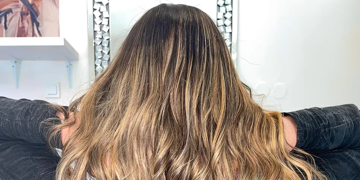 Zesvětlení moderními kombinovanými technikami: balayage, foliage, melír i crotchet
