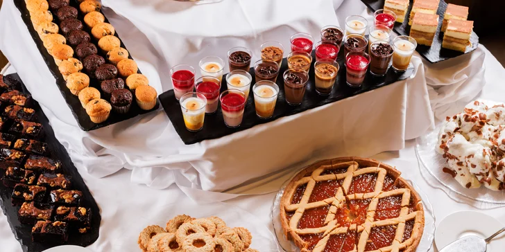 4* dovolená v Portoroži: hotel se soukromou pláží, polopenzí a bazény