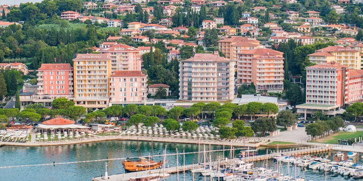 4* dovolená v Portoroži: hotel se soukromou pláží, polopenzí a bazény