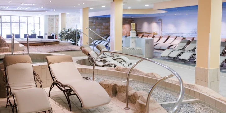 4* dovolená v Portoroži: hotel se soukromou pláží, polopenzí a bazény