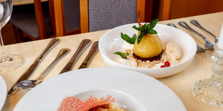 Pětichodové menu pro dva: roastbeef, luxusní steak, dezert i romantická výzdoba