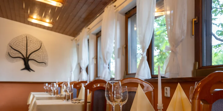 Pětichodové menu pro dva: roastbeef, luxusní steak, dezert i romantická výzdoba