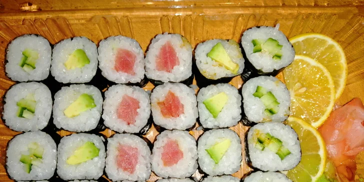 Hradecké Japonsko: sety s 10–36 ks nigiri a maki rolek s rybami i zeleninou