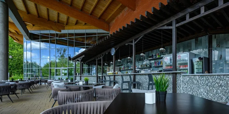 Luxusní rodinný pobyt u Balatonu: vlastní pláž, polopenze a neomezený vstup do 2 wellness center