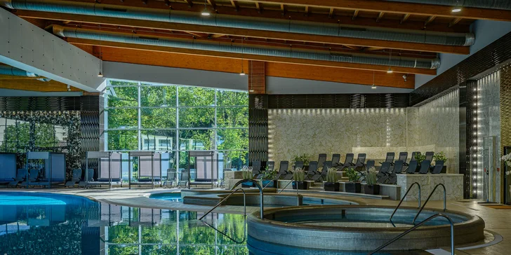 Luxusní rodinný pobyt u Balatonu: vlastní pláž, polopenze a neomezený vstup do 2 wellness center