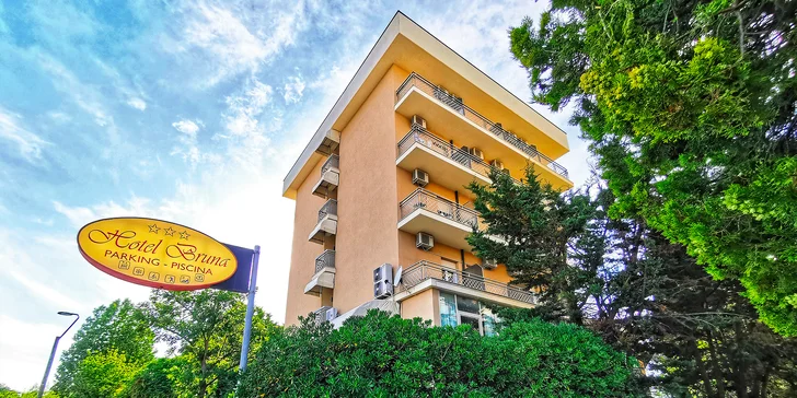 Riviera Emilia-Romagna blízko San Marina: 3*hotel u pláže, plná penze a bazén