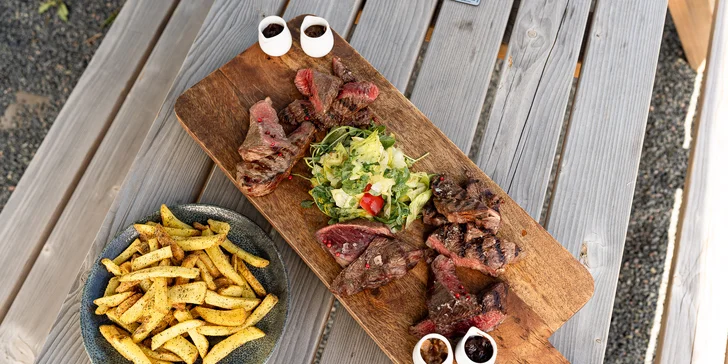 Steakové hody pro 2 osoby: masové prkno s hranolky, domácím chutney nebo burgerem