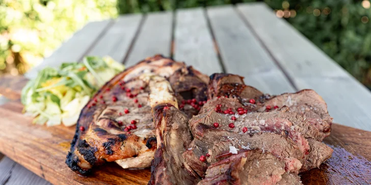 Steakové hody pro 2 osoby: masové prkno s hranolky, domácím chutney nebo burgerem