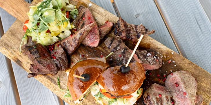 Steakové hody pro 2 osoby: masové prkno s hranolky, domácím chutney nebo burgerem