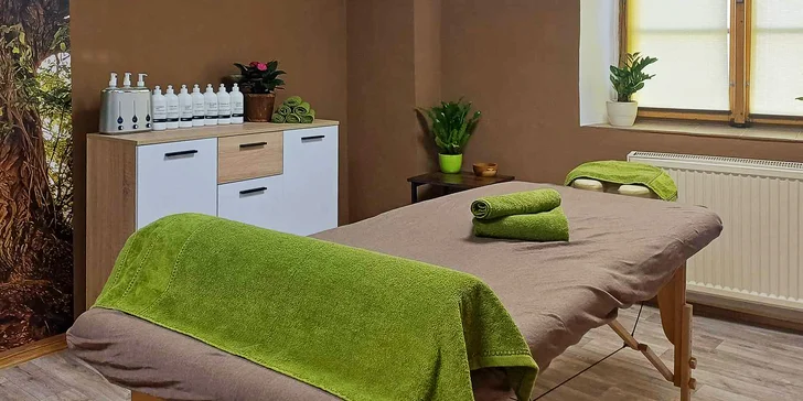 Královská i relaxační masáž lávovými kameny: 60 nebo 90 minut