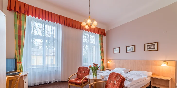 Františkovy Lázně: snídaně či polopenze, vstupy do Aquafora i procedury přímo v hotelu