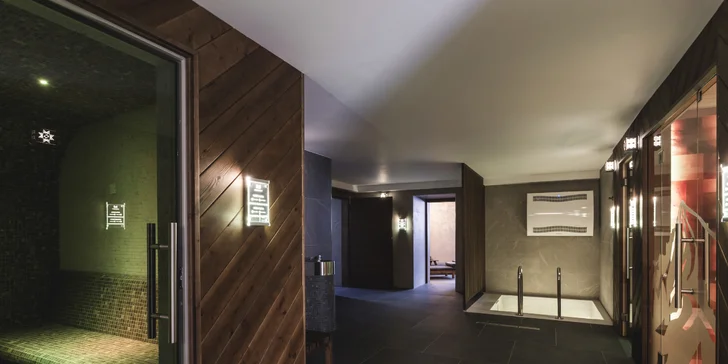 Stylový Arietes Marmont Resort****: chalety, tiny housy i wellness, 2 děti do 11,99 let zdarma