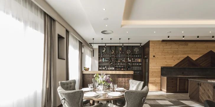 Stylový Arietes Marmont Resort****: chalety, tiny housy i wellness, 2 děti do 11,99 let zdarma