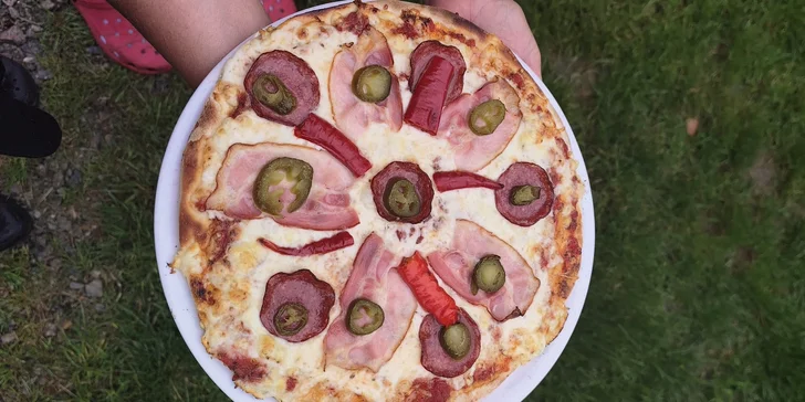 Zábava i bezva bašta: bowling až pro 8 osob, mini řízečky, žebra či pizza