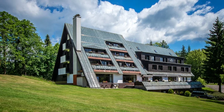 Wellness dovolená v Harrachově: snídaně, neomezený vstup do bazénu i relax v sauně