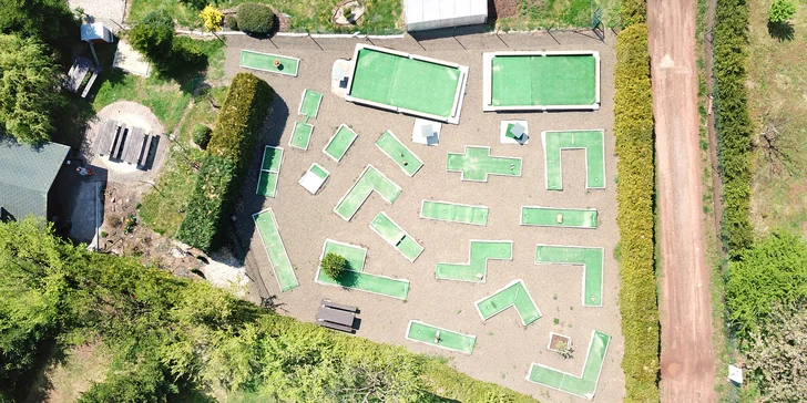 Vstup na fotbalgolf, minigolf i fotbalpool pro dva či celou rodinu na celý den