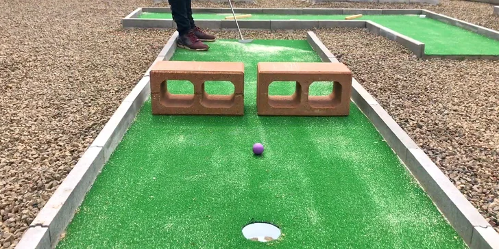 Vstup na fotbalgolf, minigolf i fotbalpool pro dva či celou rodinu na celý den