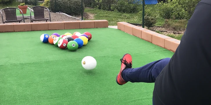 Vstup na fotbalgolf, minigolf i fotbalpool pro dva či celou rodinu na celý den