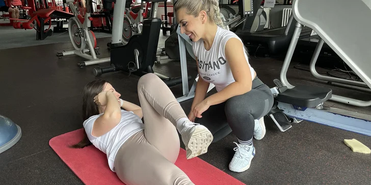 Individuální fitness lekce s trenérkou: trénink dle plánu zhotoveného na míru