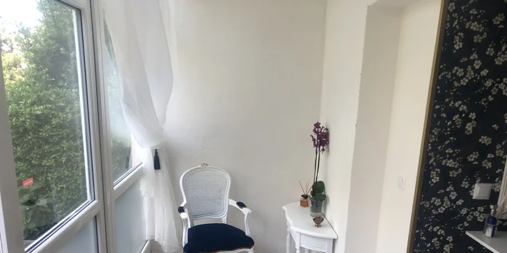 Manikúra včetně gel laku nebo modeláž nových gelových nehtů