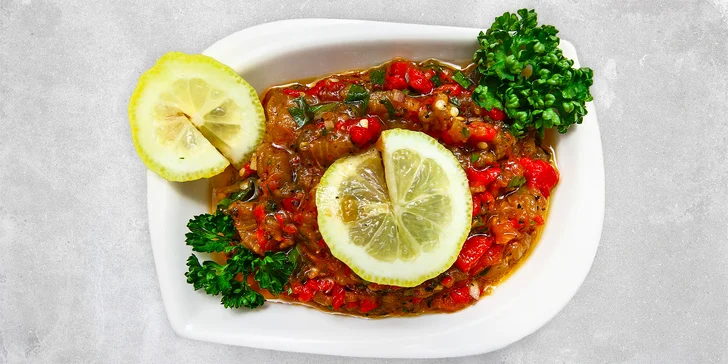Ázerbájdžánské menu pro 2 osoby: saláty, šašlik a omáčka