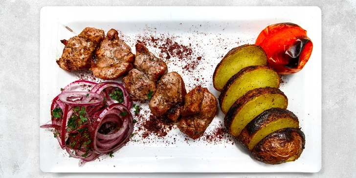 Ázerbájdžánské menu pro 2 osoby: saláty, šašlik a omáčka