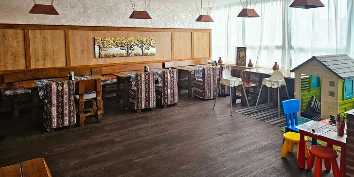 Ázerbájdžánské menu pro 2 osoby: saláty, šašlik a omáčka