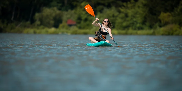 Hodina pádlování na paddleboardu pro 1 osobu na Holoubkovském rybníku