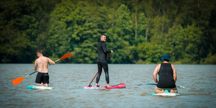 Hodina pádlování na paddleboardu pro 1 osobu na Holoubkovském rybníku