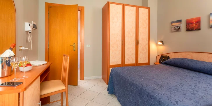 Hotel u pláže mezi Rimini a Ravennou: v ceně bazén a polopenze nebo plná penze